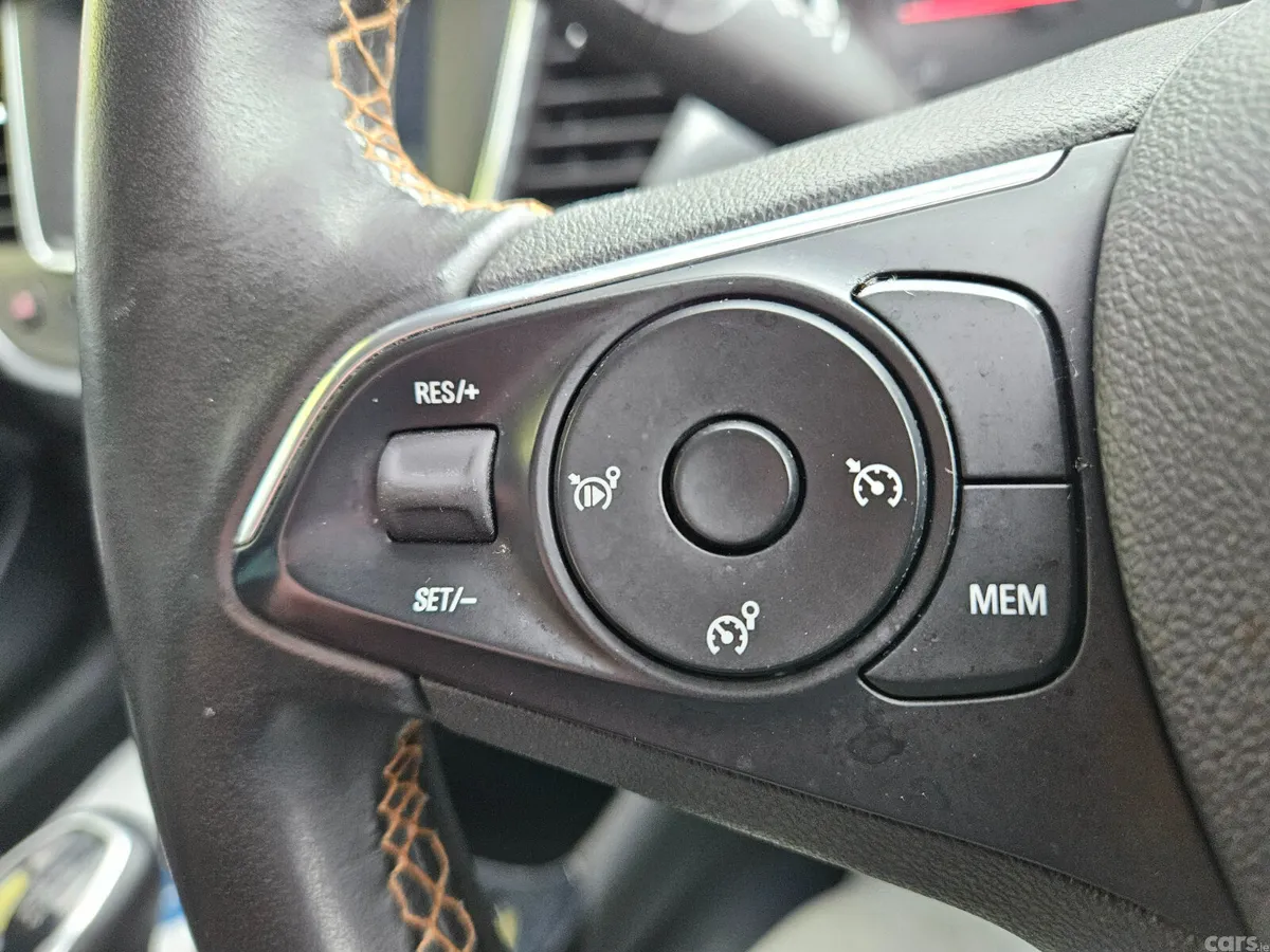 Opel Crossland X SUV, Diesel, 2020, Orange