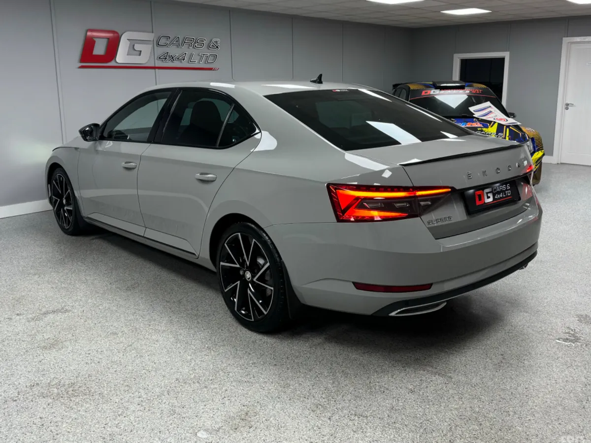 Skoda Superb Hatchback, Diesel, 2019, Grey