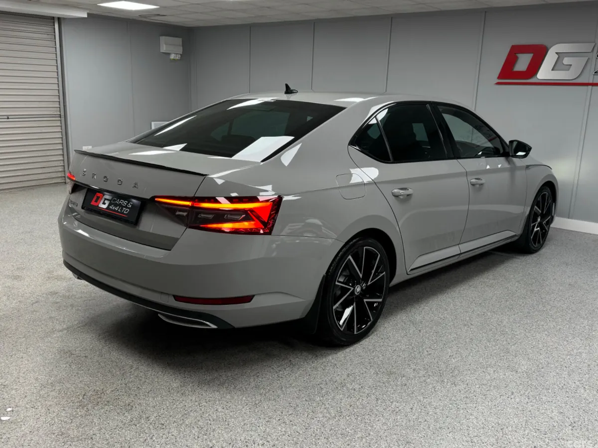 Skoda Superb Hatchback, Diesel, 2019, Grey