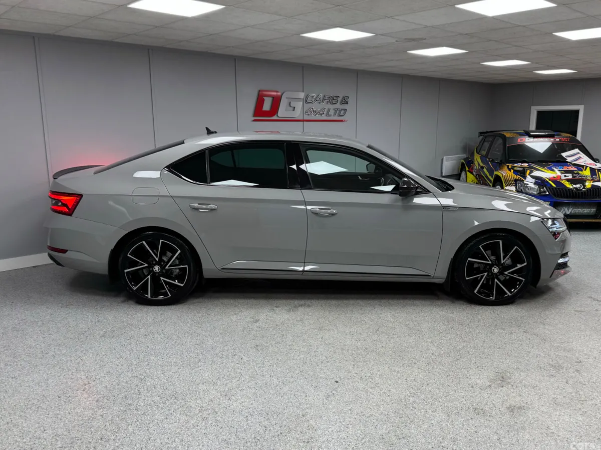 Skoda Superb Hatchback, Diesel, 2019, Grey