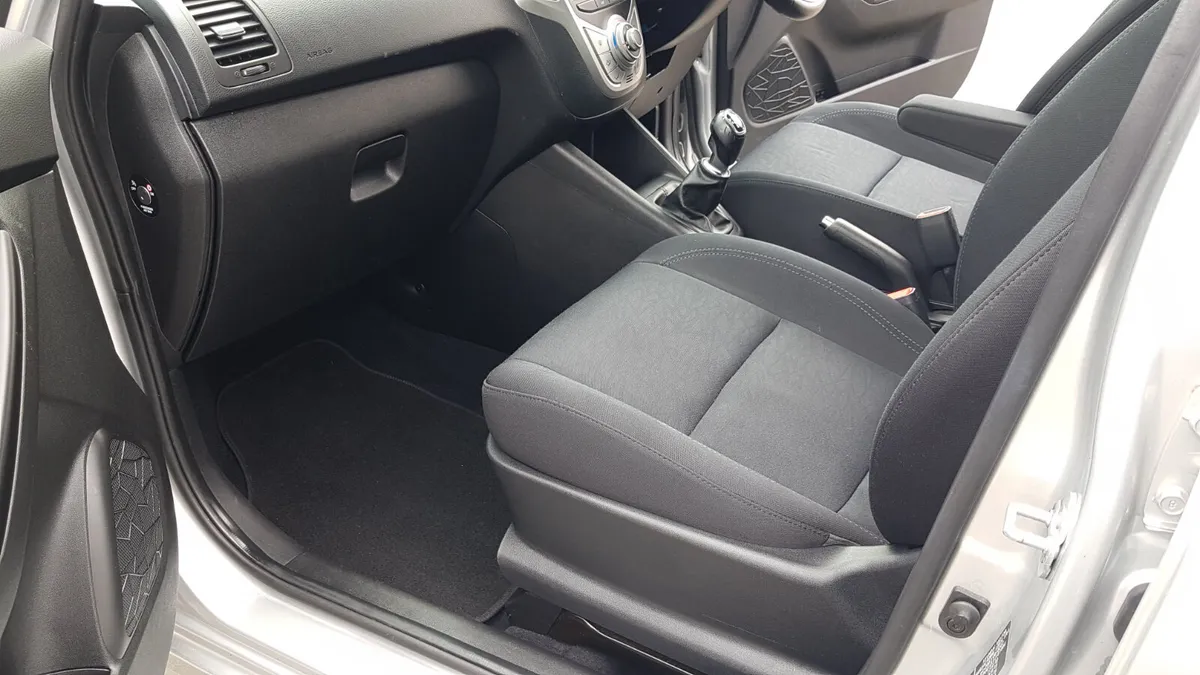 Hyundai ix20 Hatchback, Petrol, 2014, Silver