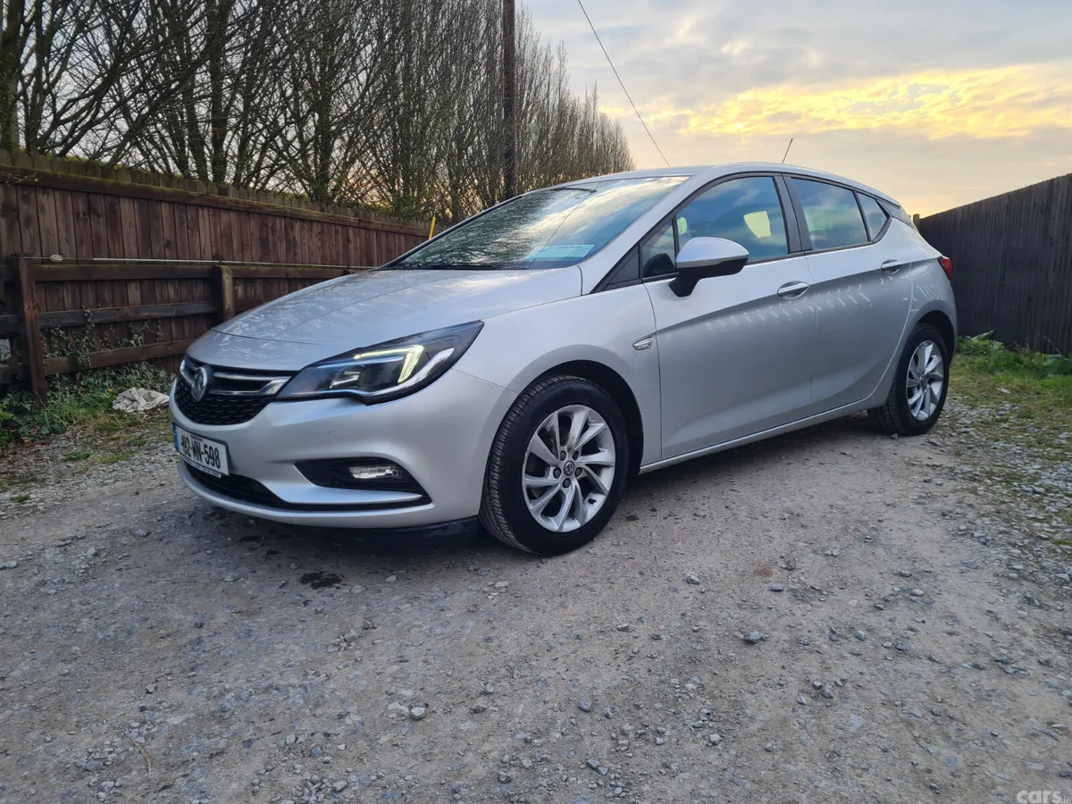 Vauxhall Astra Hatchback, Diesel, 2019, Silver