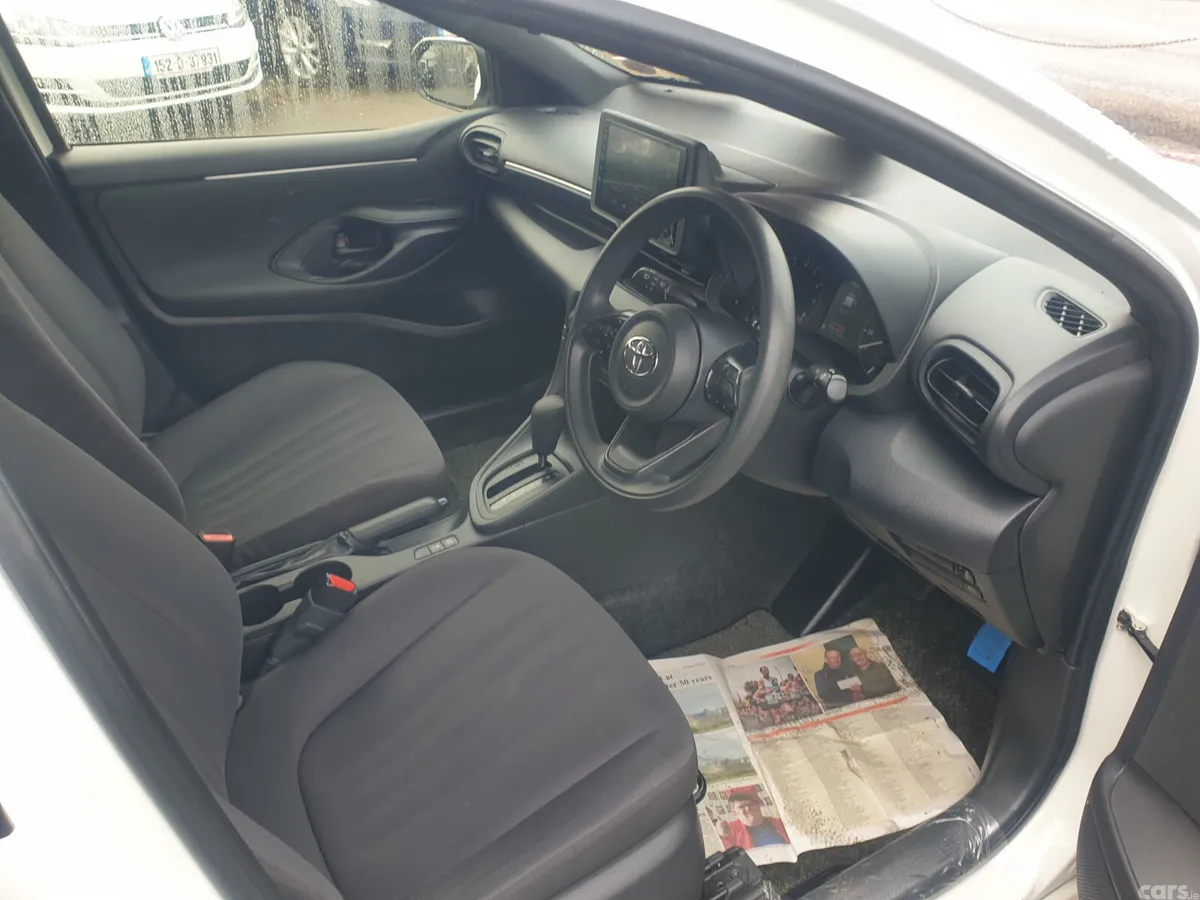 Toyota Yaris Hatchback, Petrol, 2022, White