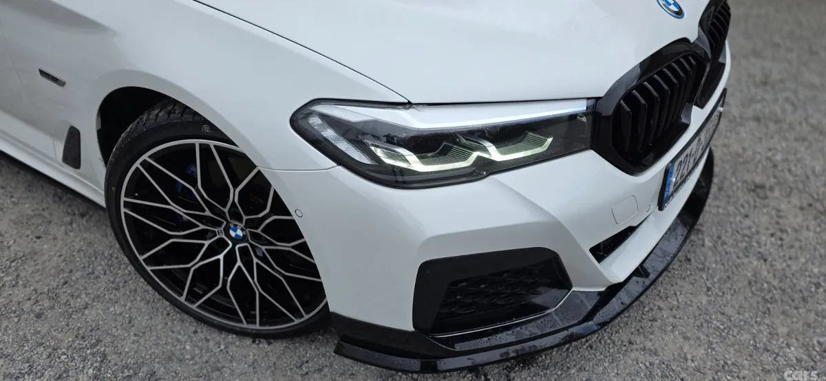 BMW 5-Series Estate, Petrol Plug-in Hybrid, 2022, White