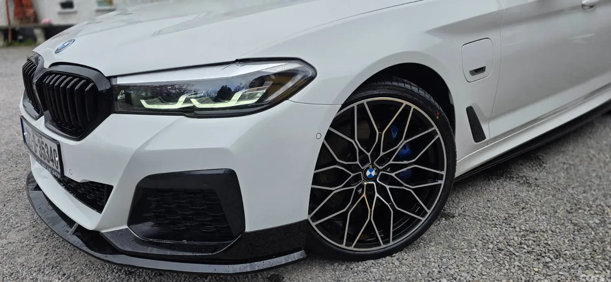 BMW 5-Series Estate, Petrol Plug-in Hybrid, 2022, White