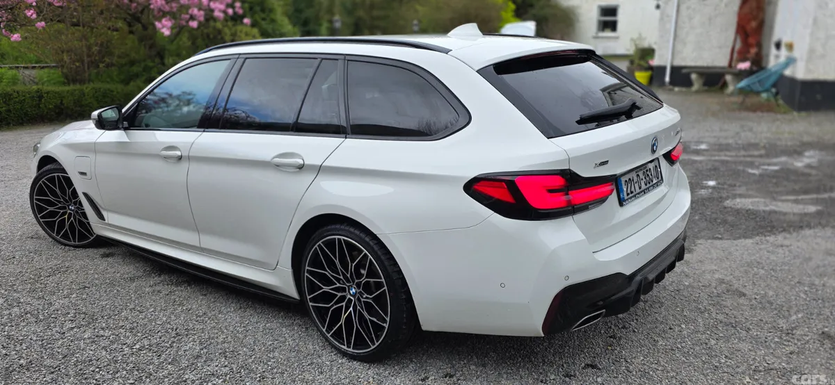 BMW 5-Series Estate, Petrol Plug-in Hybrid, 2022, White