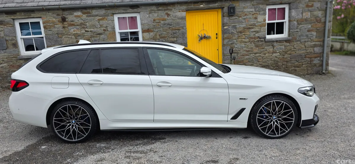 BMW 5-Series Estate, Petrol Plug-in Hybrid, 2022, White
