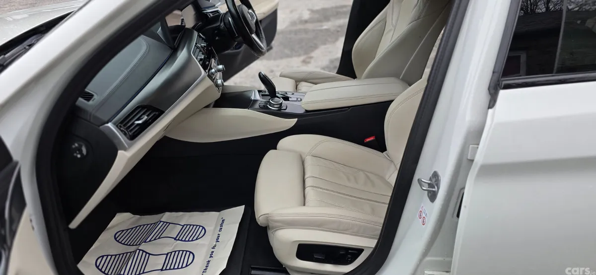 BMW 5-Series Estate, Petrol Plug-in Hybrid, 2022, White