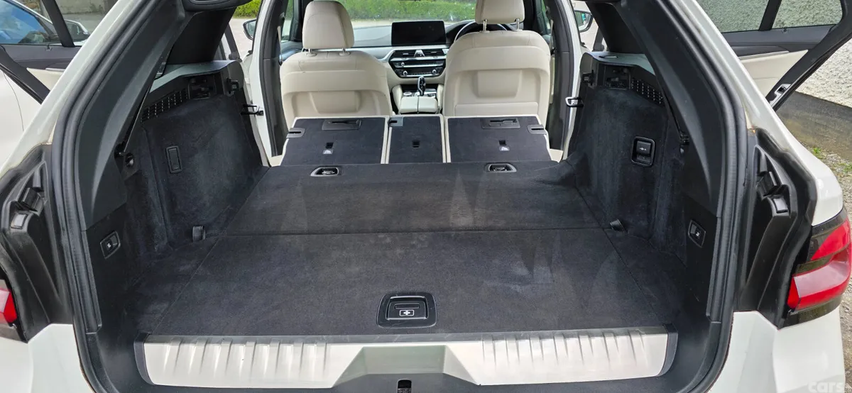 BMW 5-Series Estate, Petrol Plug-in Hybrid, 2022, White
