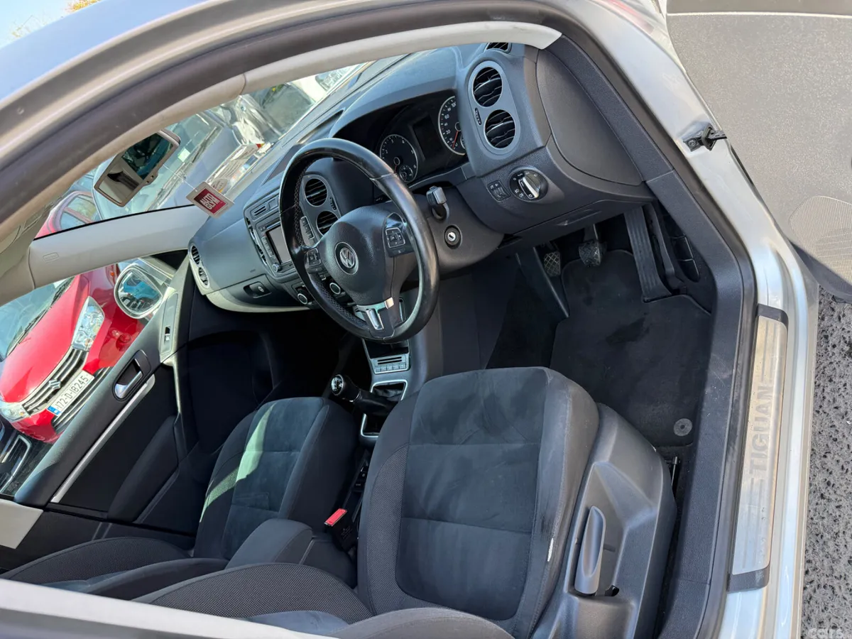 Volkswagen Tiguan SUV, Diesel, 2013, Silver