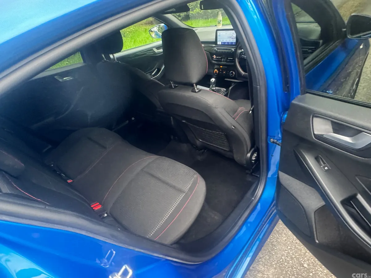 Ford Focus Hatchback, Petrol Hybrid, 2022, Blue
