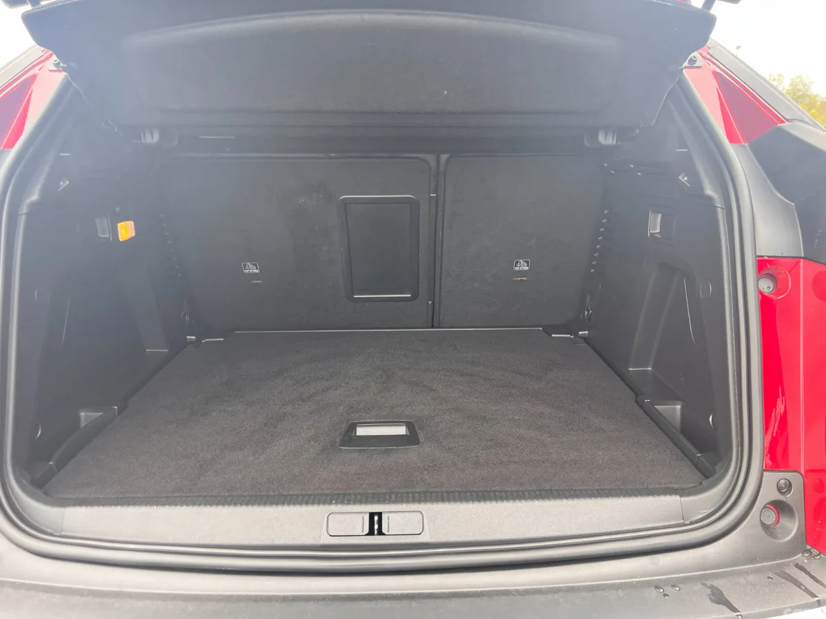 Peugeot 3008 MPV, Diesel, 2022, Red
