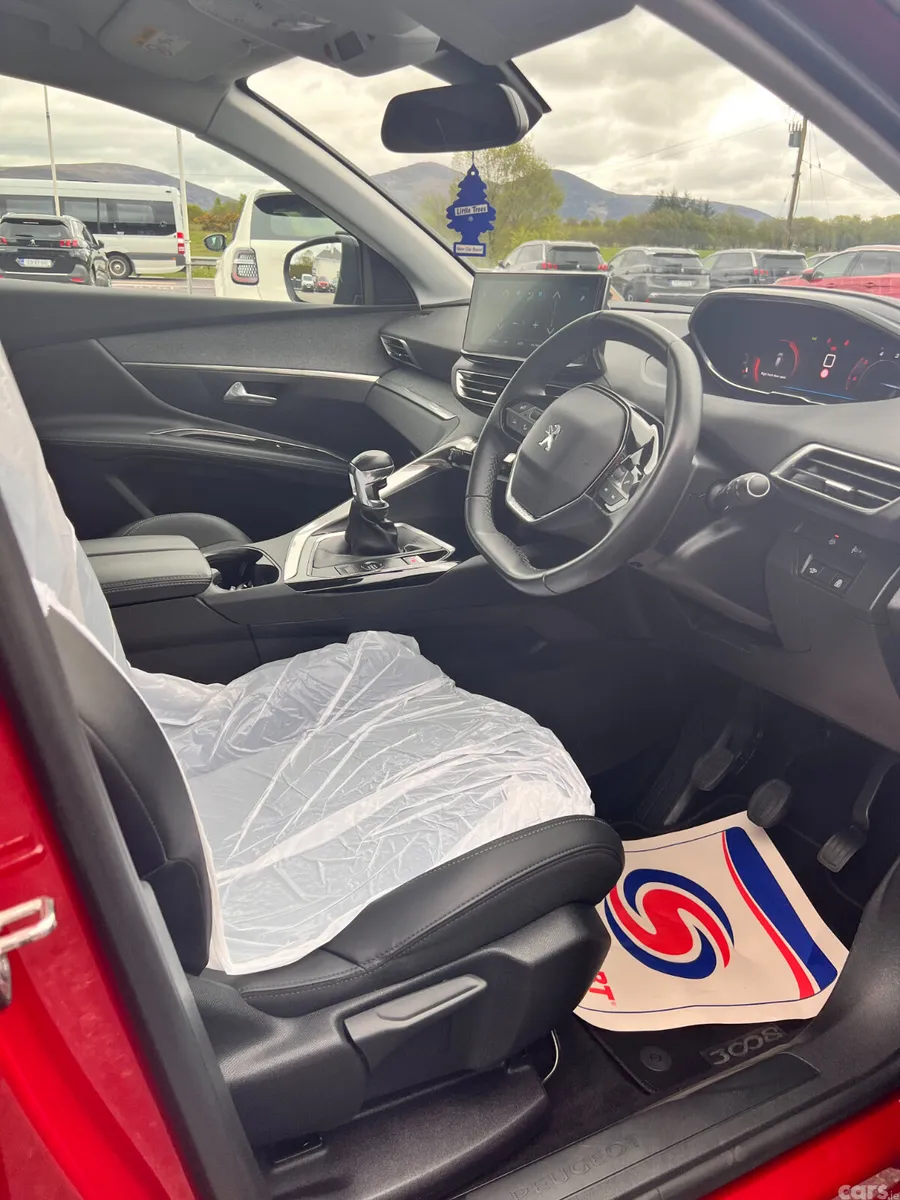 Peugeot 3008 MPV, Diesel, 2022, Red