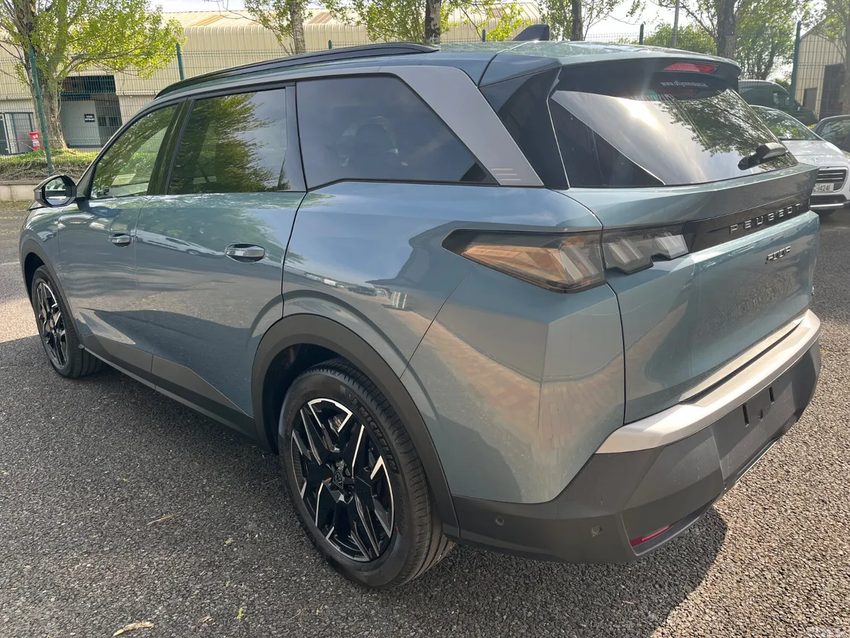 Peugeot 5008 MPV, Petrol Hybrid, 2025, Blue