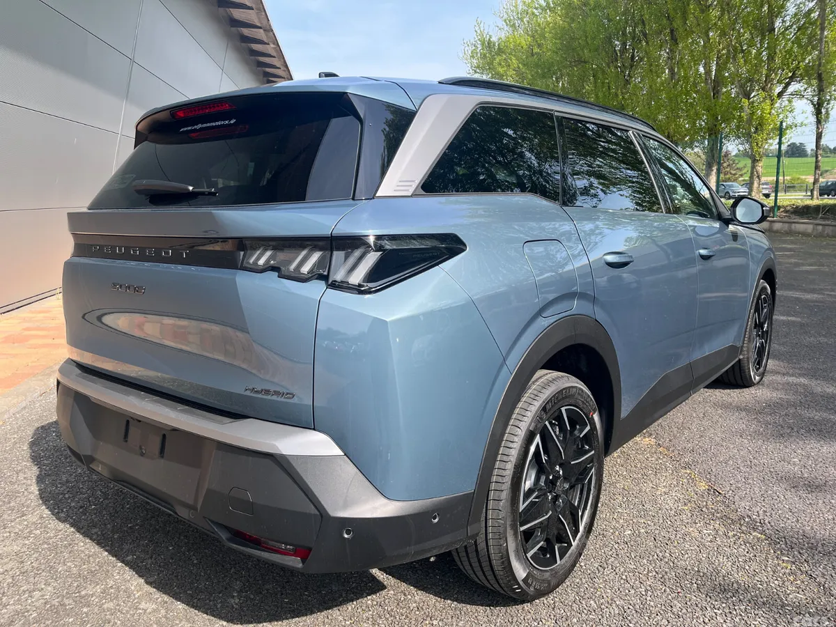 Peugeot 5008 MPV, Petrol Hybrid, 2025, Blue