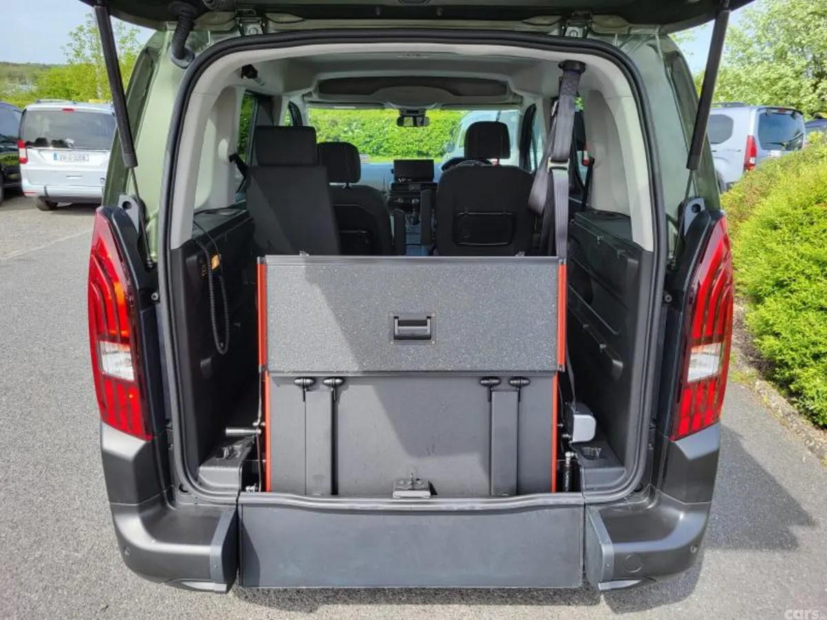 Peugeot Rifter MPV, Diesel, 2025, Green
