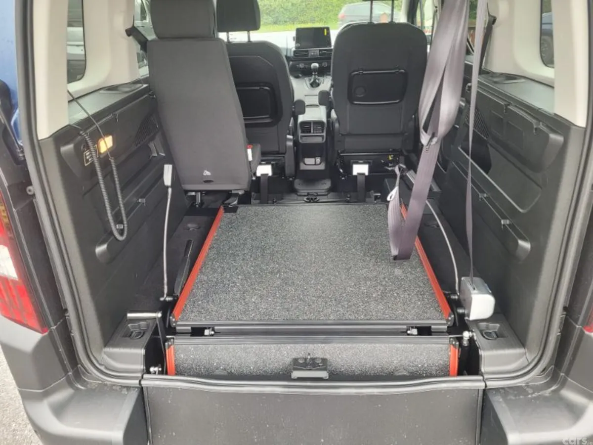 Peugeot Rifter MPV, Diesel, 2023, Blue