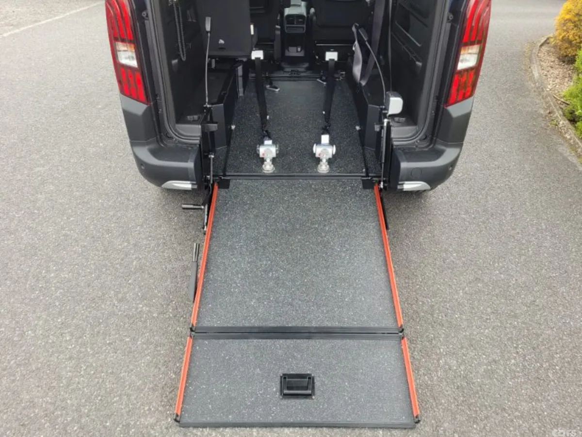 Peugeot Rifter MPV, Diesel, 2023, Blue