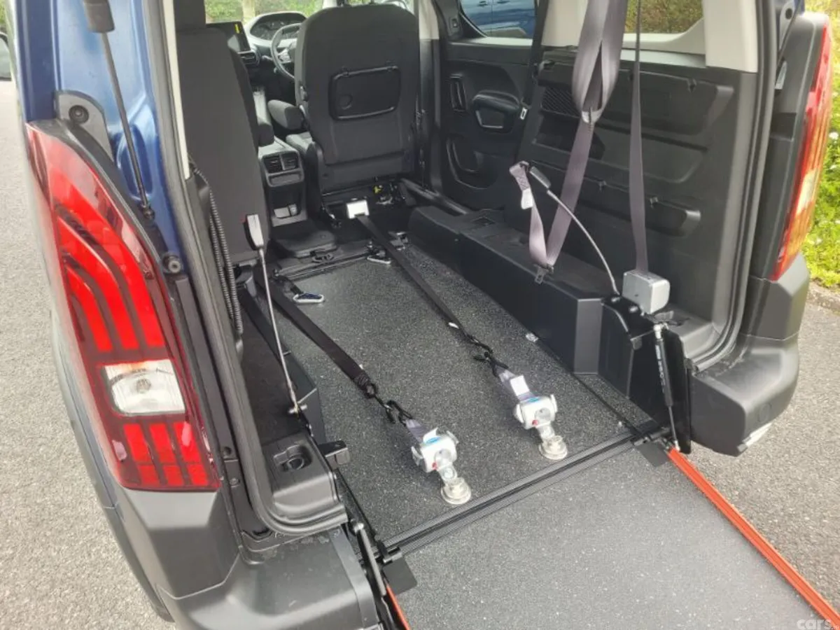 Peugeot Rifter MPV, Diesel, 2023, Blue