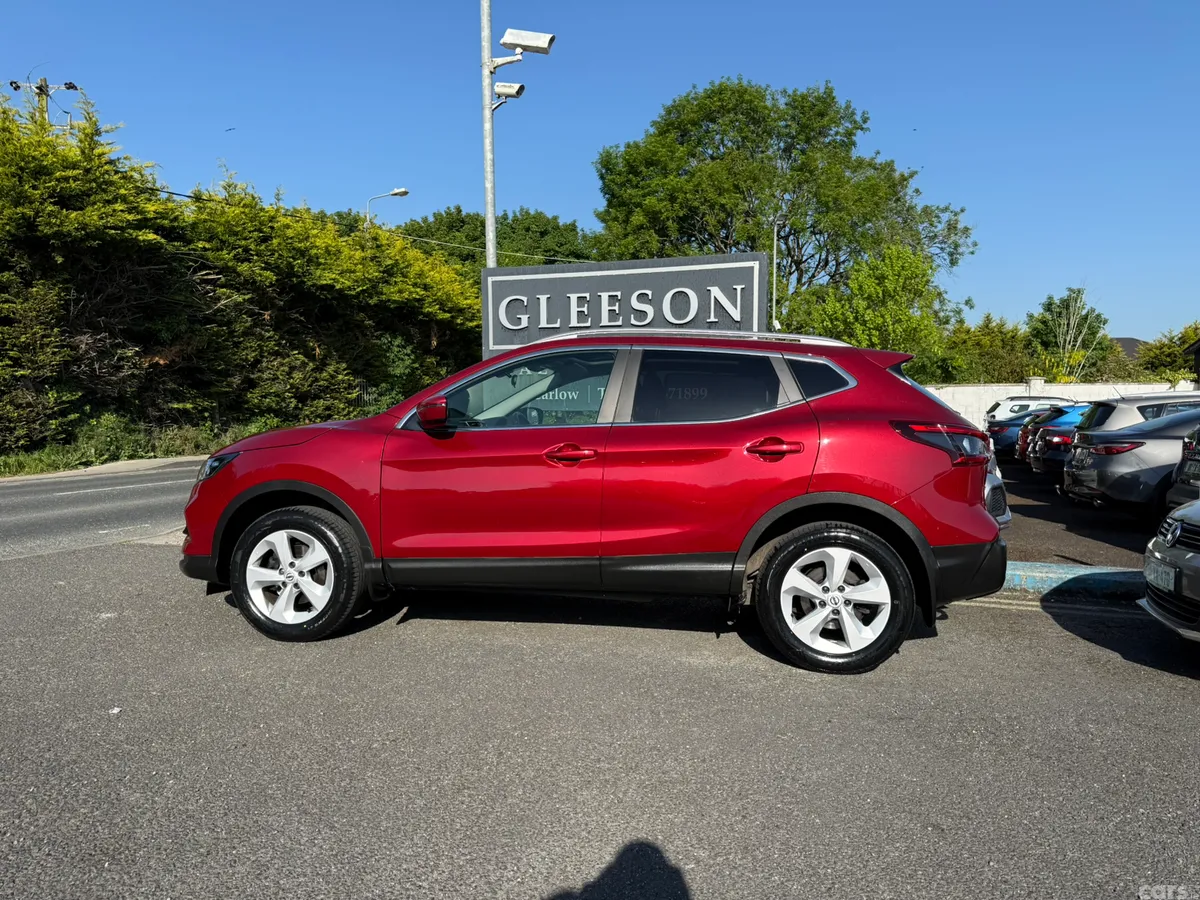 Nissan Qashqai MPV, Petrol, 2020, Red