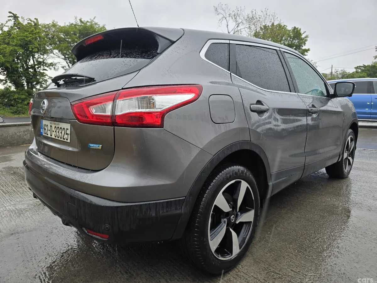 Nissan Qashqai Hatchback, Diesel, 2016, Grey