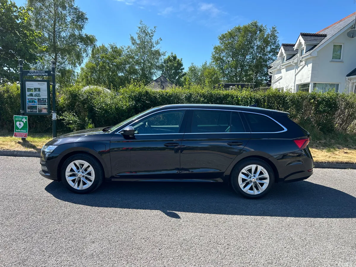 Skoda Octavia Estate, Petrol Plug-in Hybrid, 2022, Black