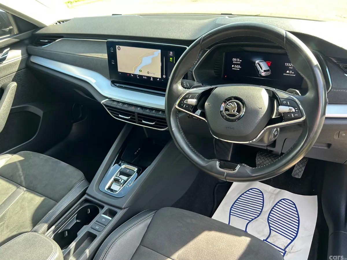Skoda Octavia Estate, Petrol Plug-in Hybrid, 2022, Black