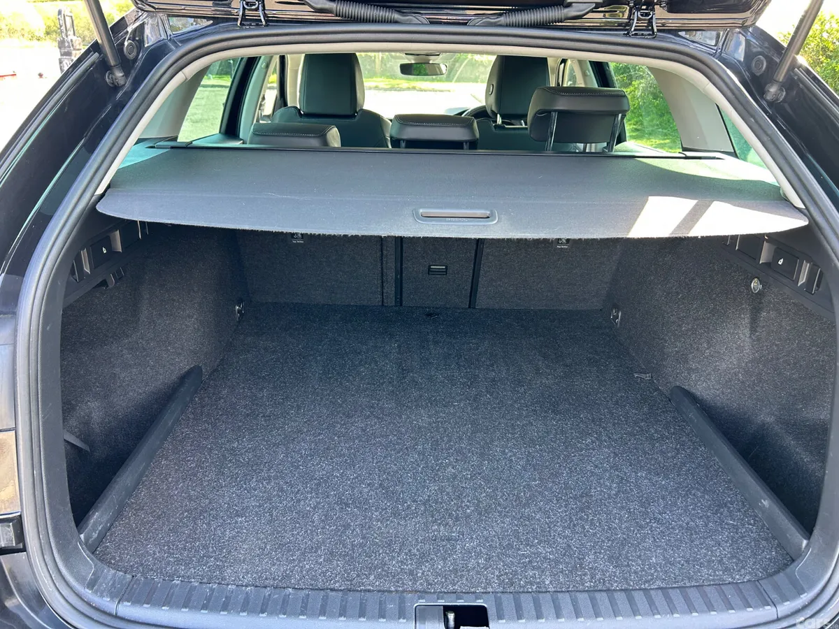 Skoda Octavia Estate, Petrol Plug-in Hybrid, 2022, Black