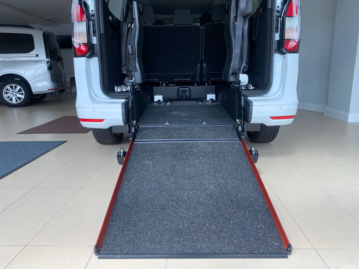 Ford Tourneo Connect MPV, Diesel, 2026, White