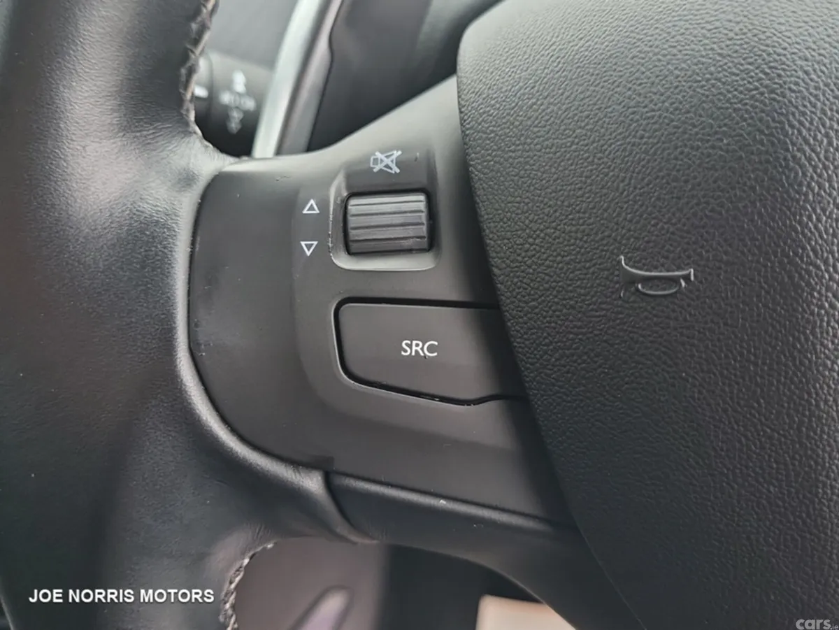 Peugeot 2008 Hatchback, Petrol, 2016, Black