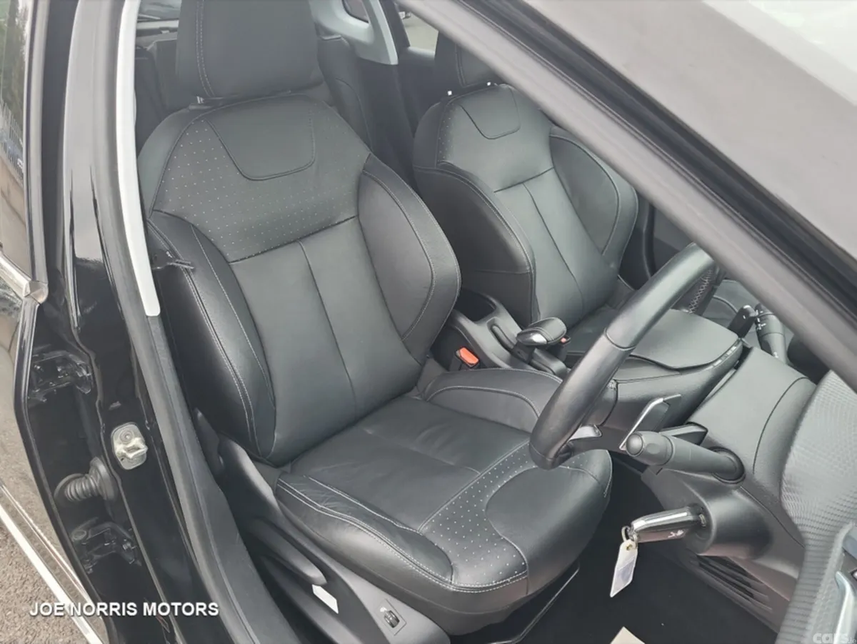 Peugeot 2008 Hatchback, Petrol, 2016, Black