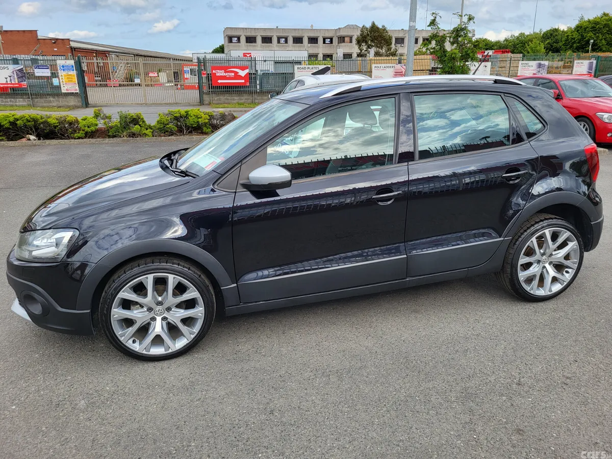 Volkswagen Polo SUV, Petrol, 2015, Black