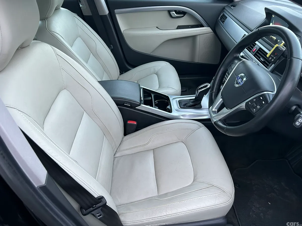 Volvo V70 Estate/Jeep, Diesel, 2016, Black