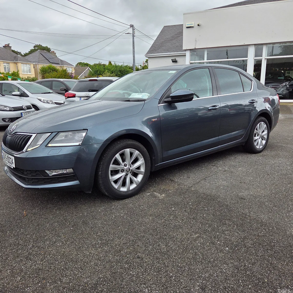 Skoda Octavia Saloon, Petrol, 2020, Grey