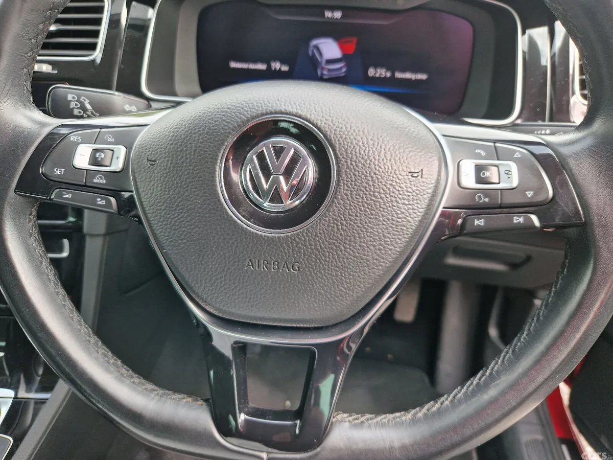 Volkswagen Golf Estate, Petrol, 2018, Red