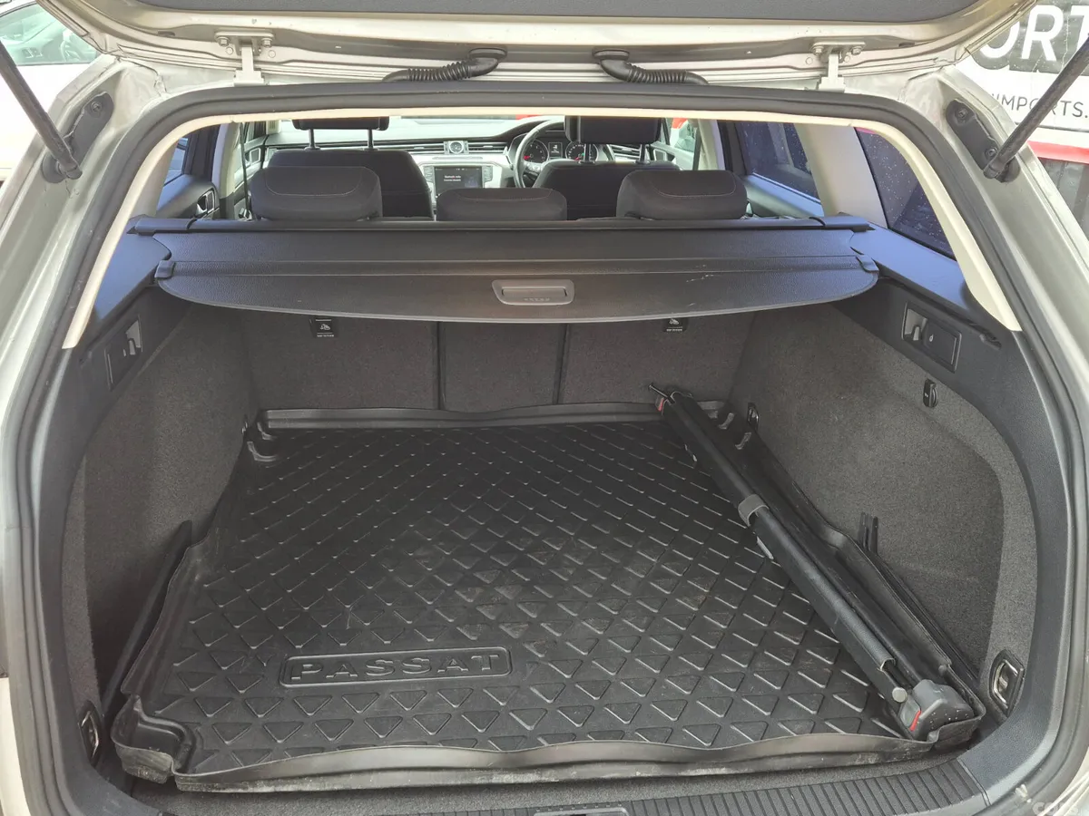 Volkswagen Passat Estate, Petrol, 2016, Silver