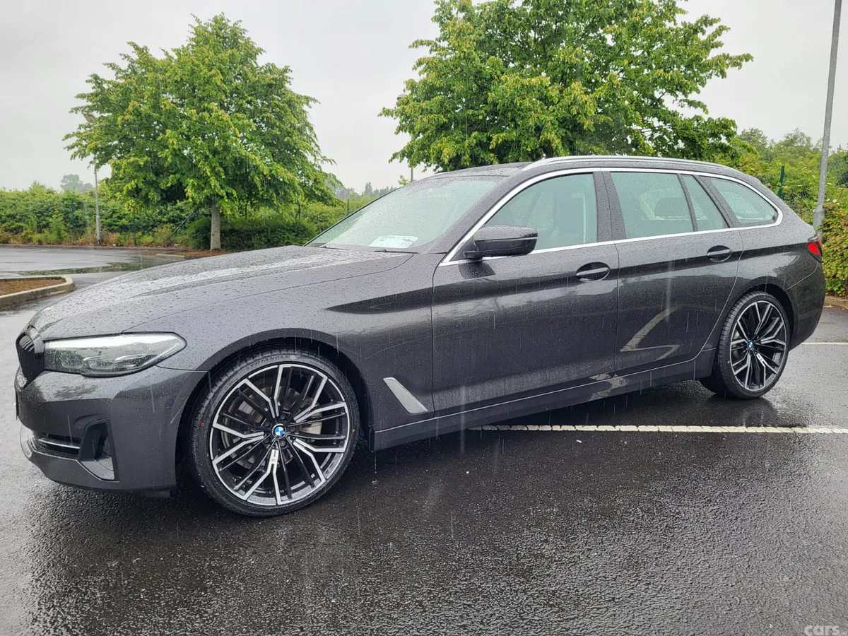 BMW 5-Series Estate/Jeep, Diesel, 2021, Grey