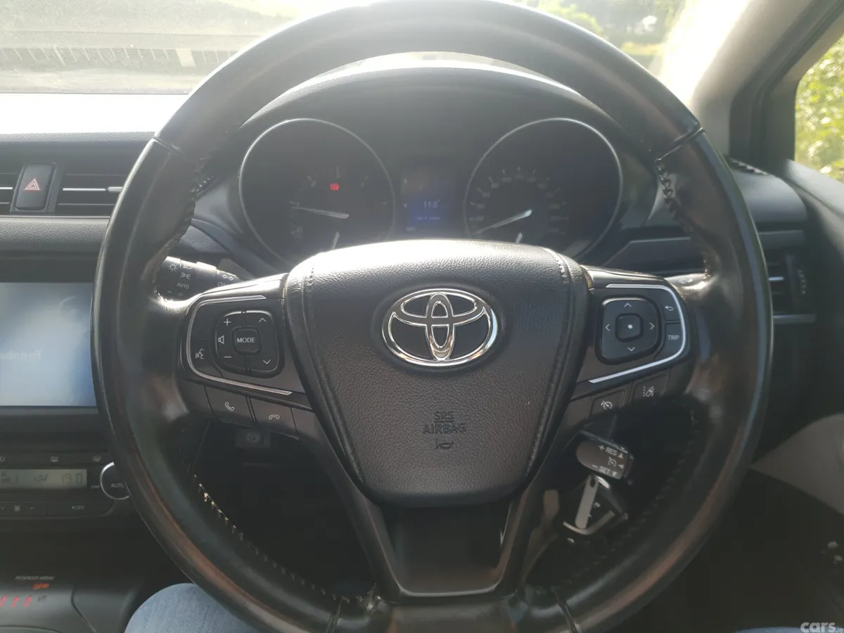 Toyota Avensis Saloon, Diesel, 2017, Grey