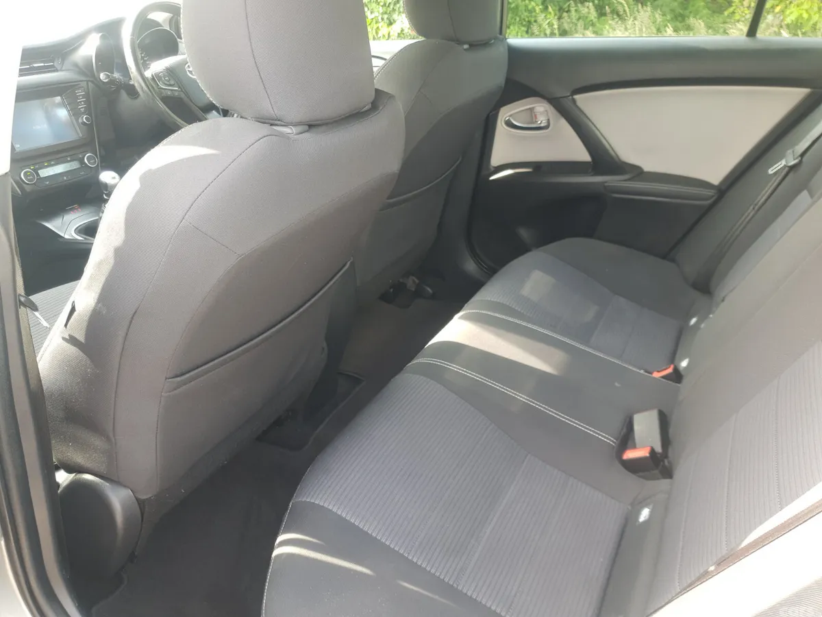 Toyota Avensis Saloon, Diesel, 2017, Grey
