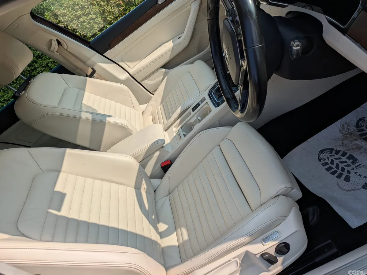 Volkswagen Passat Saloon, Diesel, 2016, Red