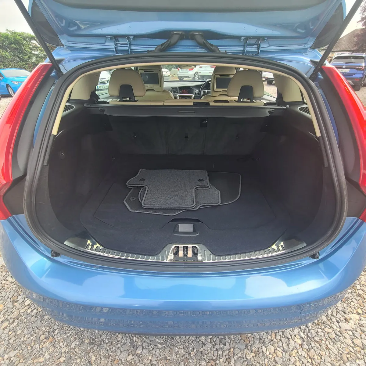 Volvo V60 Estate, Petrol, 2017, Blue