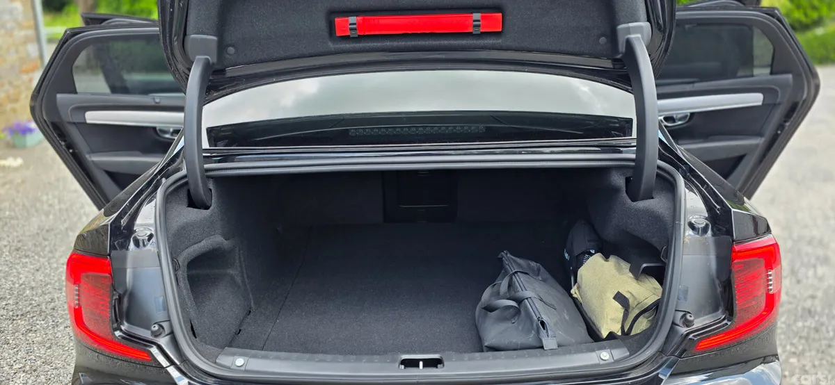Volvo S90 Saloon, Petrol Plug-in Hybrid, 2021, Black