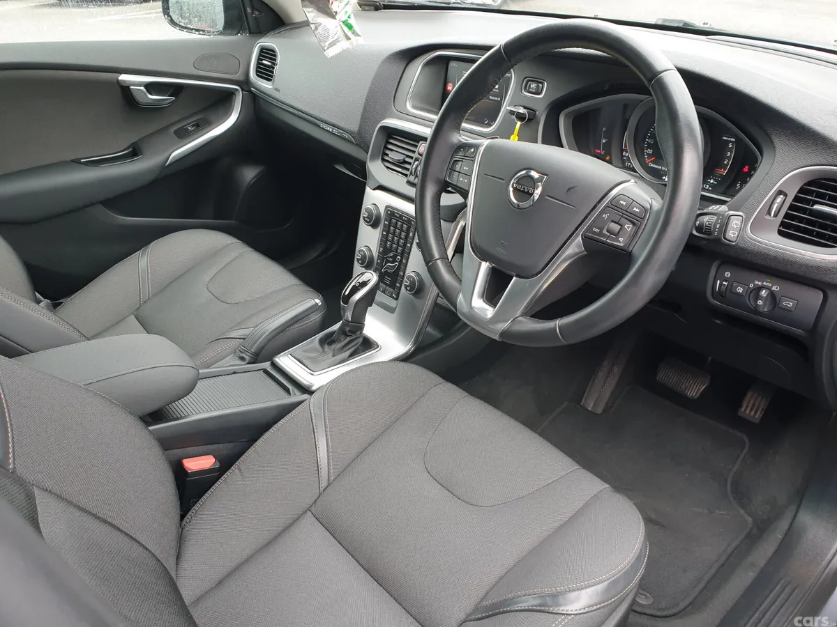 Volvo V40 Hatchback, Diesel, 2017, Grey