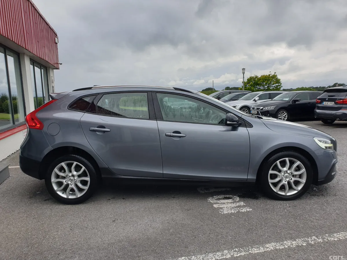 Volvo V40 Hatchback, Diesel, 2017, Grey