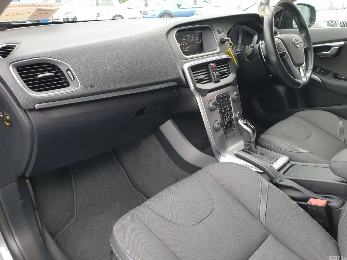 Volvo V40 Hatchback, Diesel, 2017, Grey