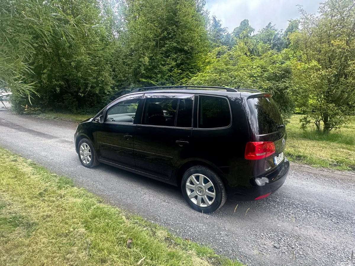 Volkswagen Touran MPV, Petrol, 2013, Black