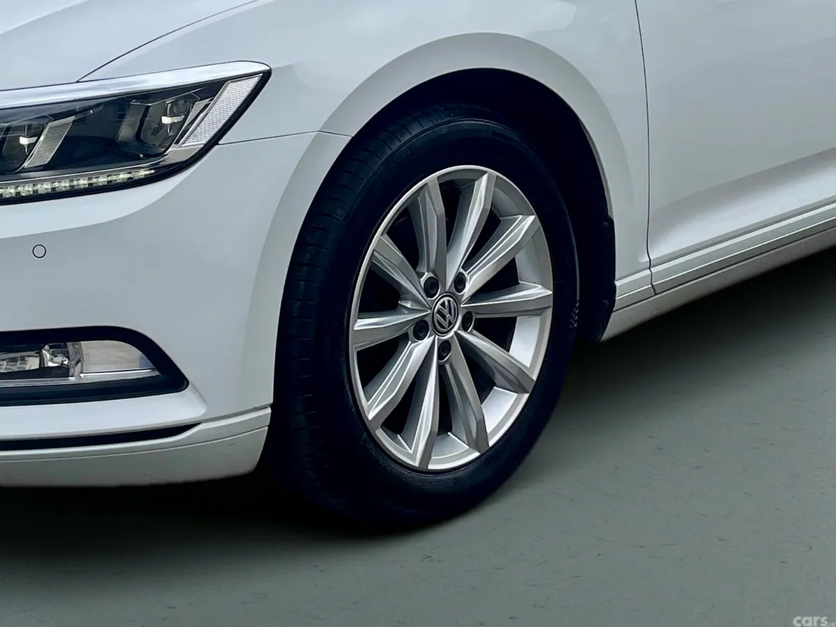 Volkswagen Passat Saloon, Diesel, 2016, White