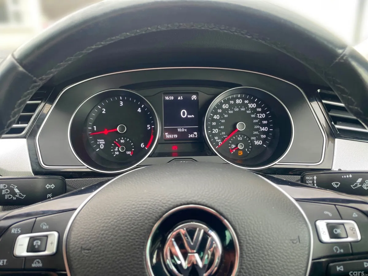Volkswagen Passat Saloon, Diesel, 2016, White