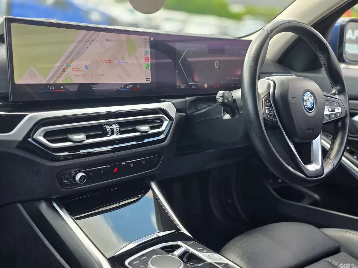 BMW 3-Series Estate/Jeep, Petrol Plug-in Hybrid, 2023, Blue