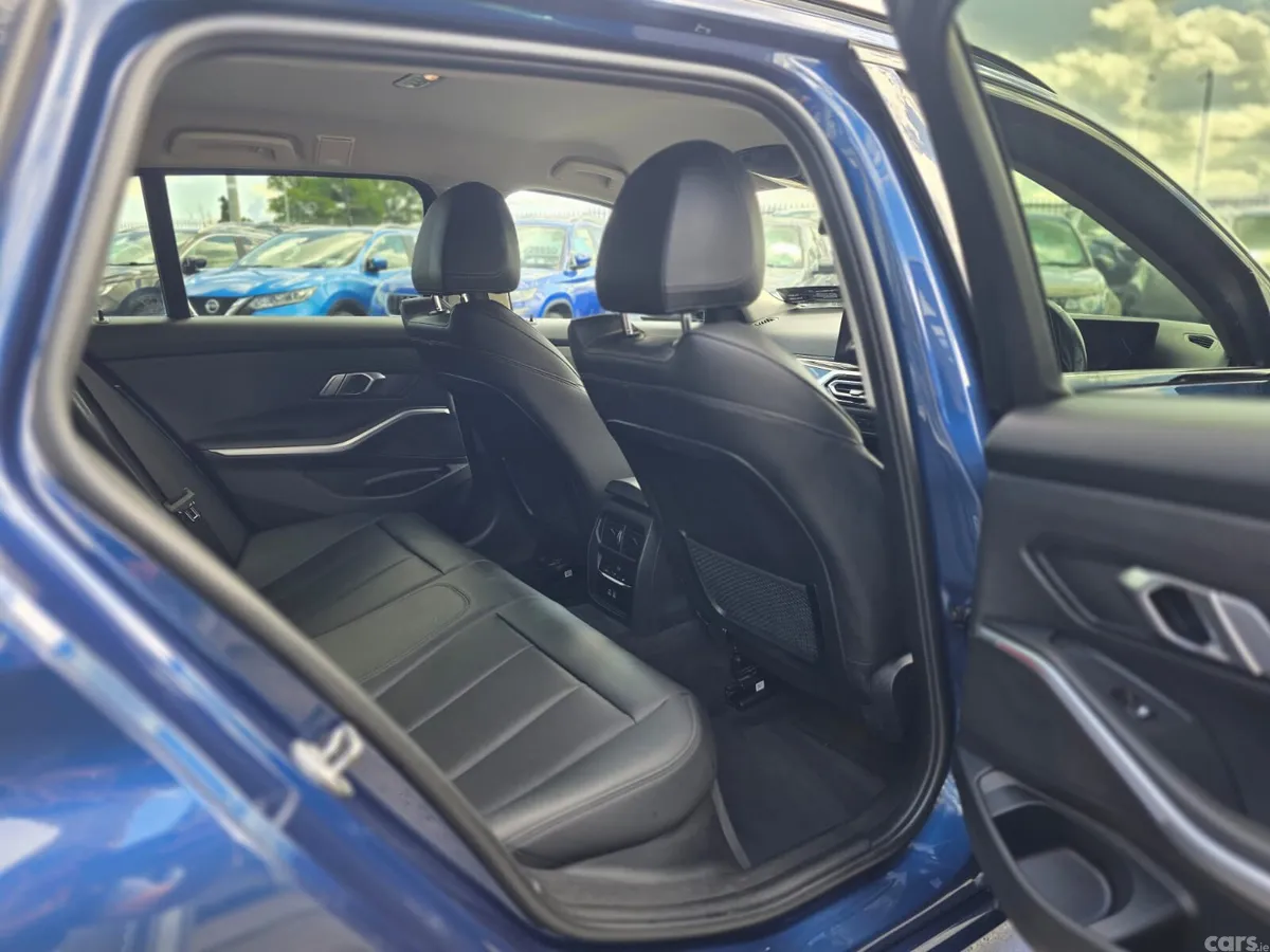 BMW 3-Series Estate/Jeep, Petrol Plug-in Hybrid, 2023, Blue